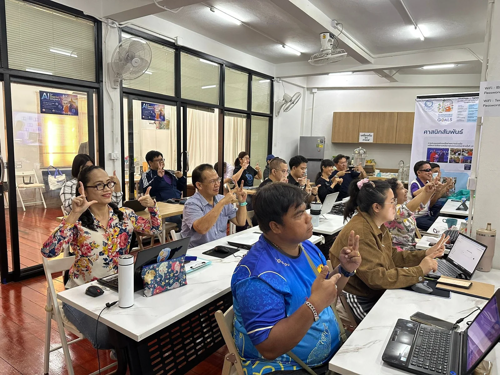 ภาพหมู่ผู้เข้าร่วม AI for Social Impact