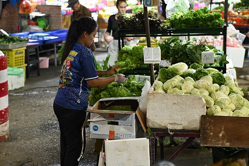 ร้านค้าตลาดชุมชนและผักสด